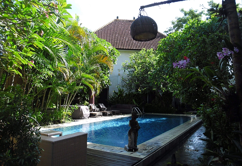 Pool im Hotel Pondok Sari
